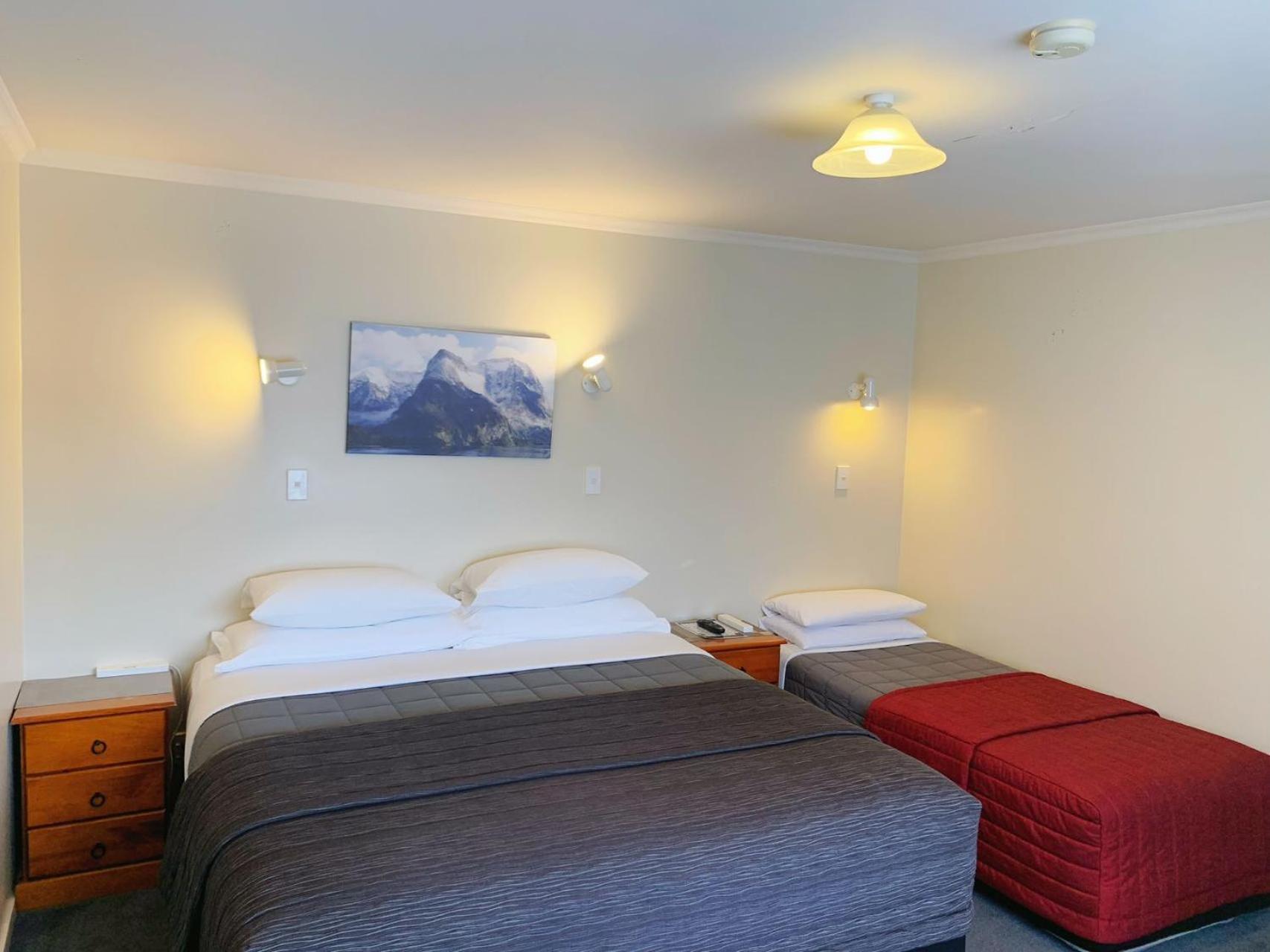Amber Court Motel Те Анау Екстериор снимка