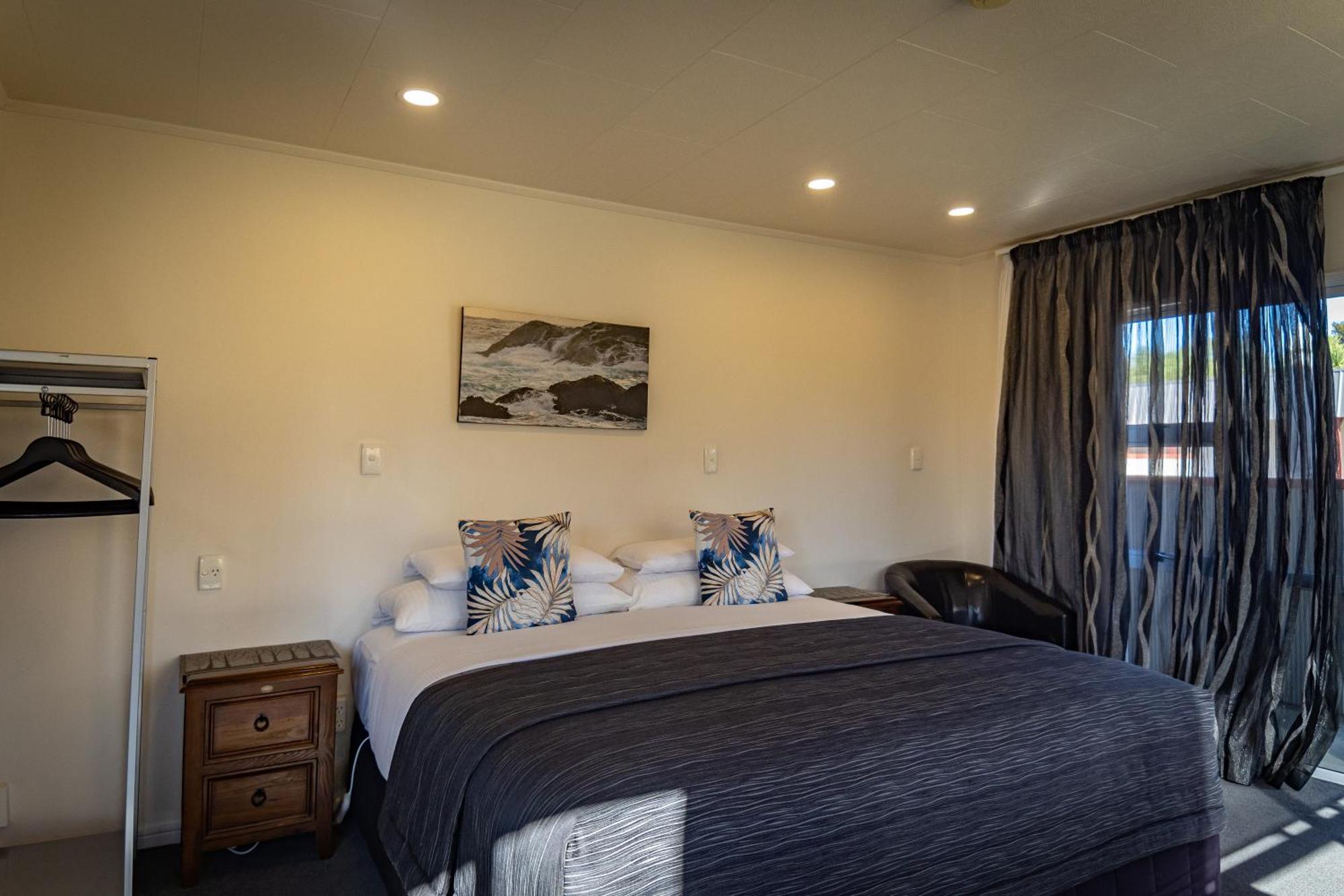 Amber Court Motel Те Анау Екстериор снимка