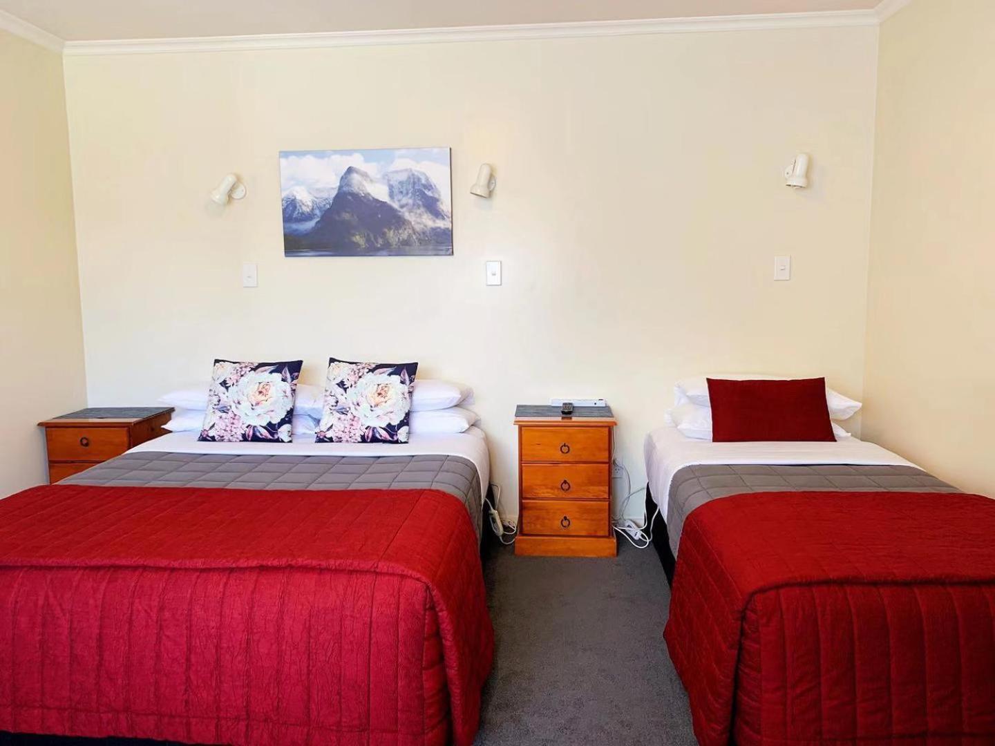Amber Court Motel Те Анау Екстериор снимка