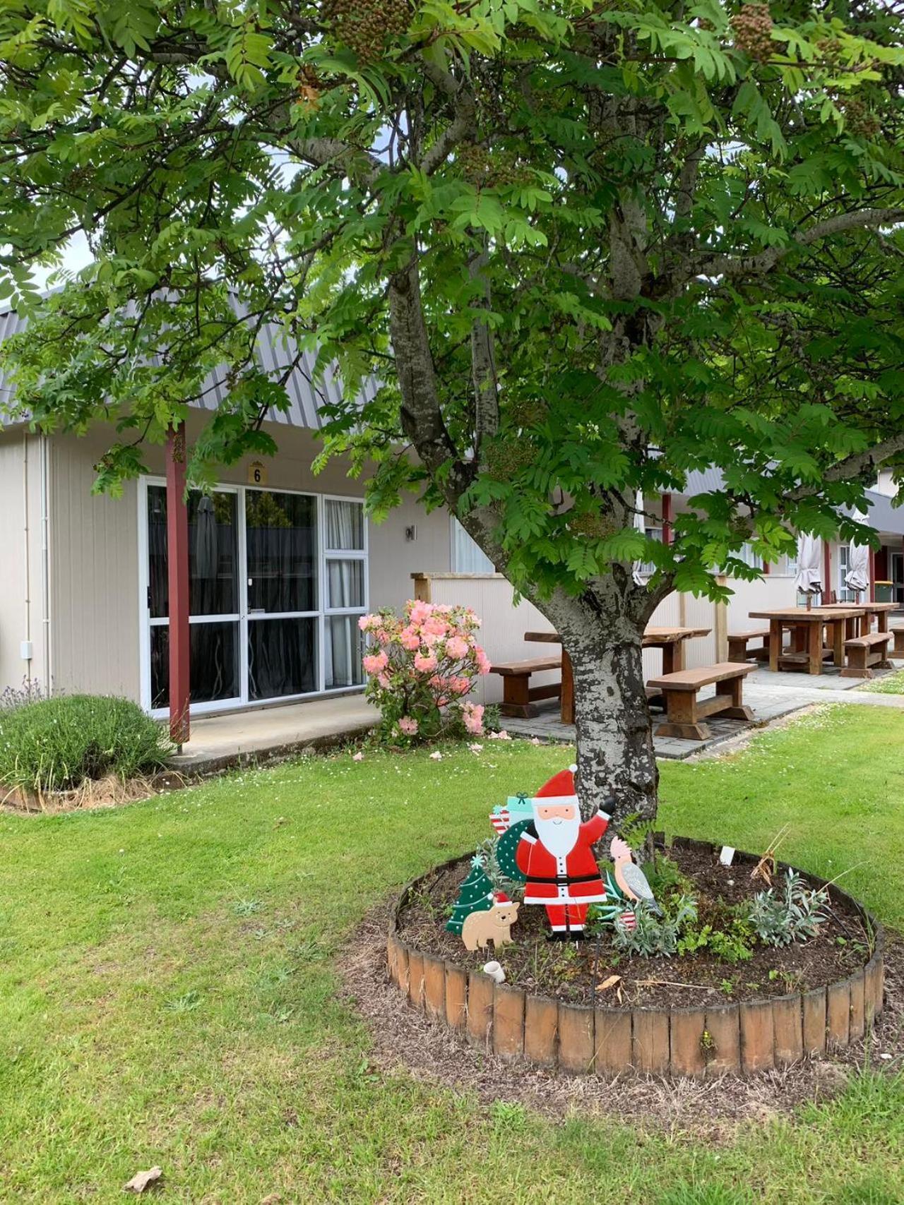 Amber Court Motel Те Анау Екстериор снимка
