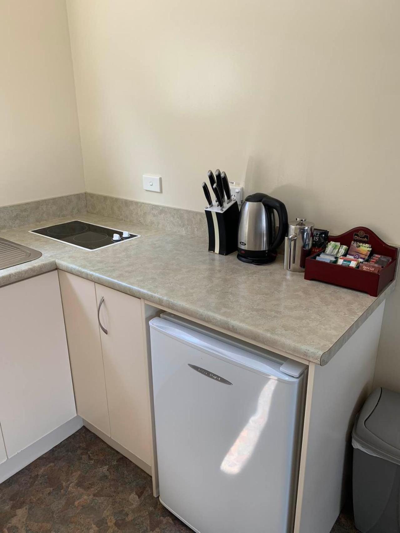 Amber Court Motel Те Анау Екстериор снимка