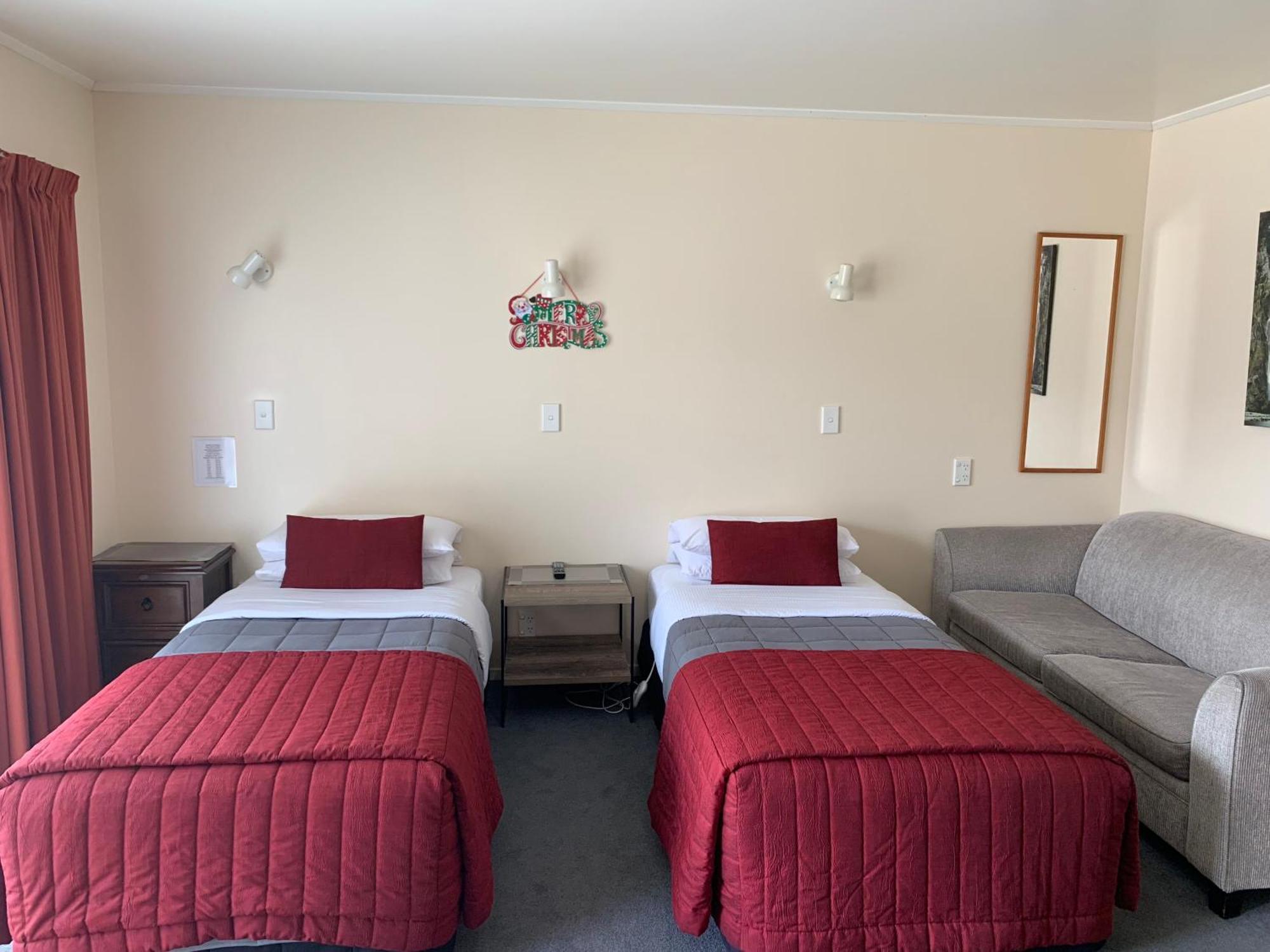 Amber Court Motel Те Анау Екстериор снимка
