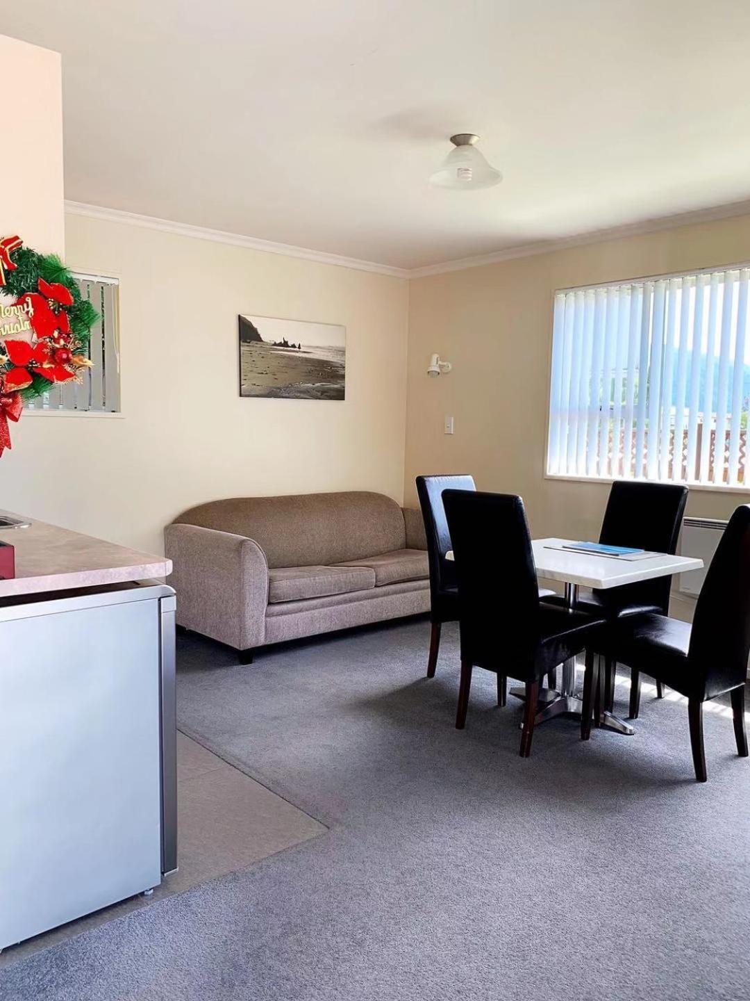 Amber Court Motel Те Анау Екстериор снимка