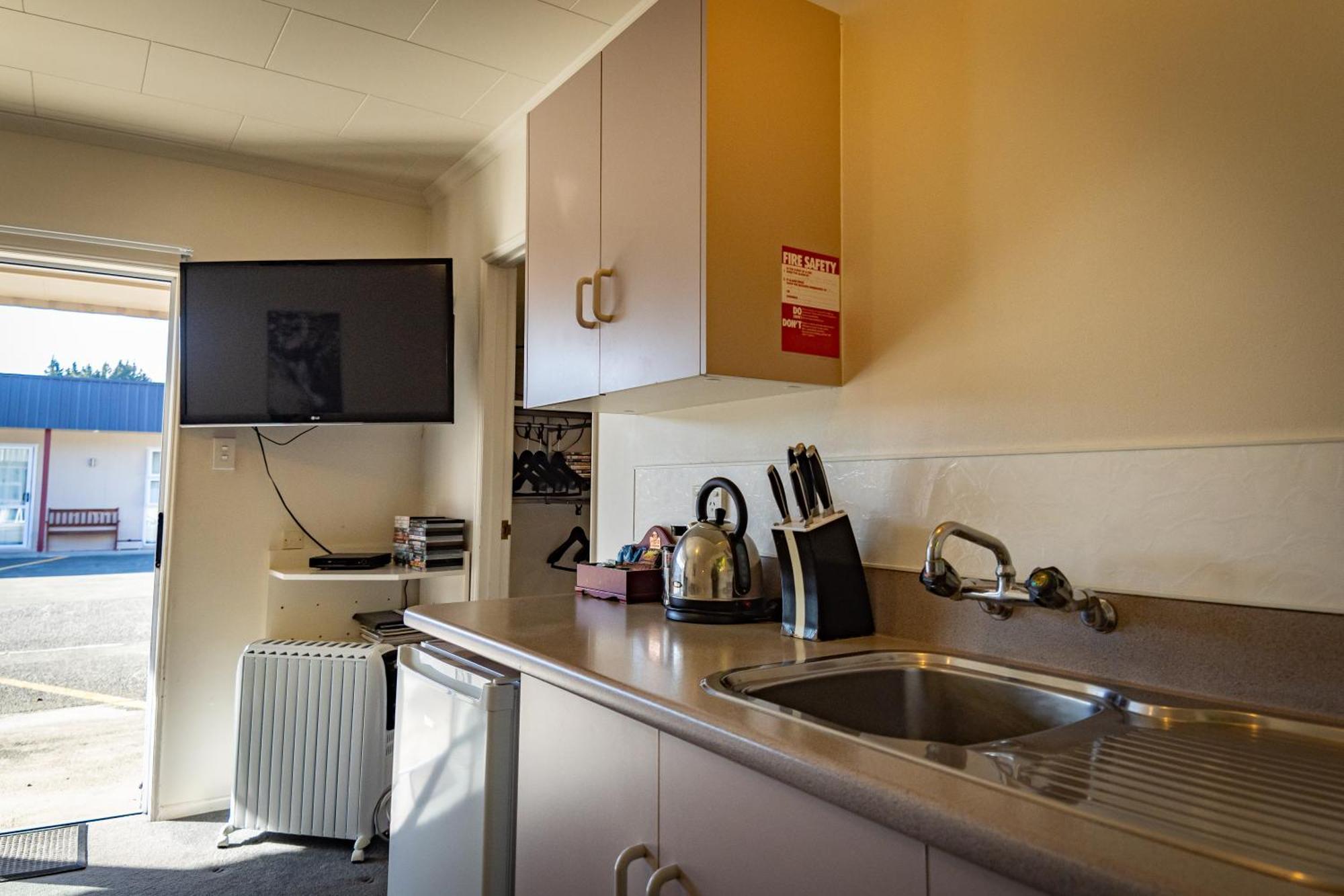 Amber Court Motel Те Анау Екстериор снимка
