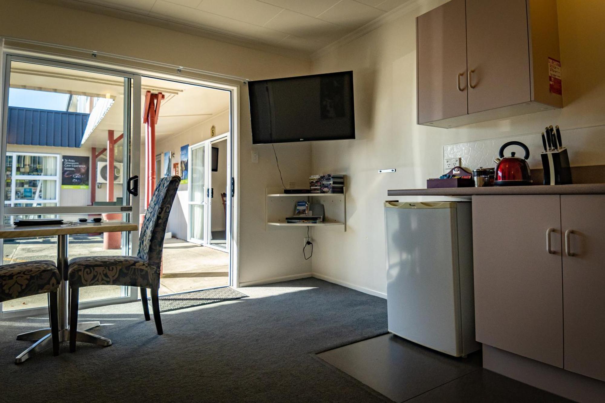Amber Court Motel Те Анау Екстериор снимка