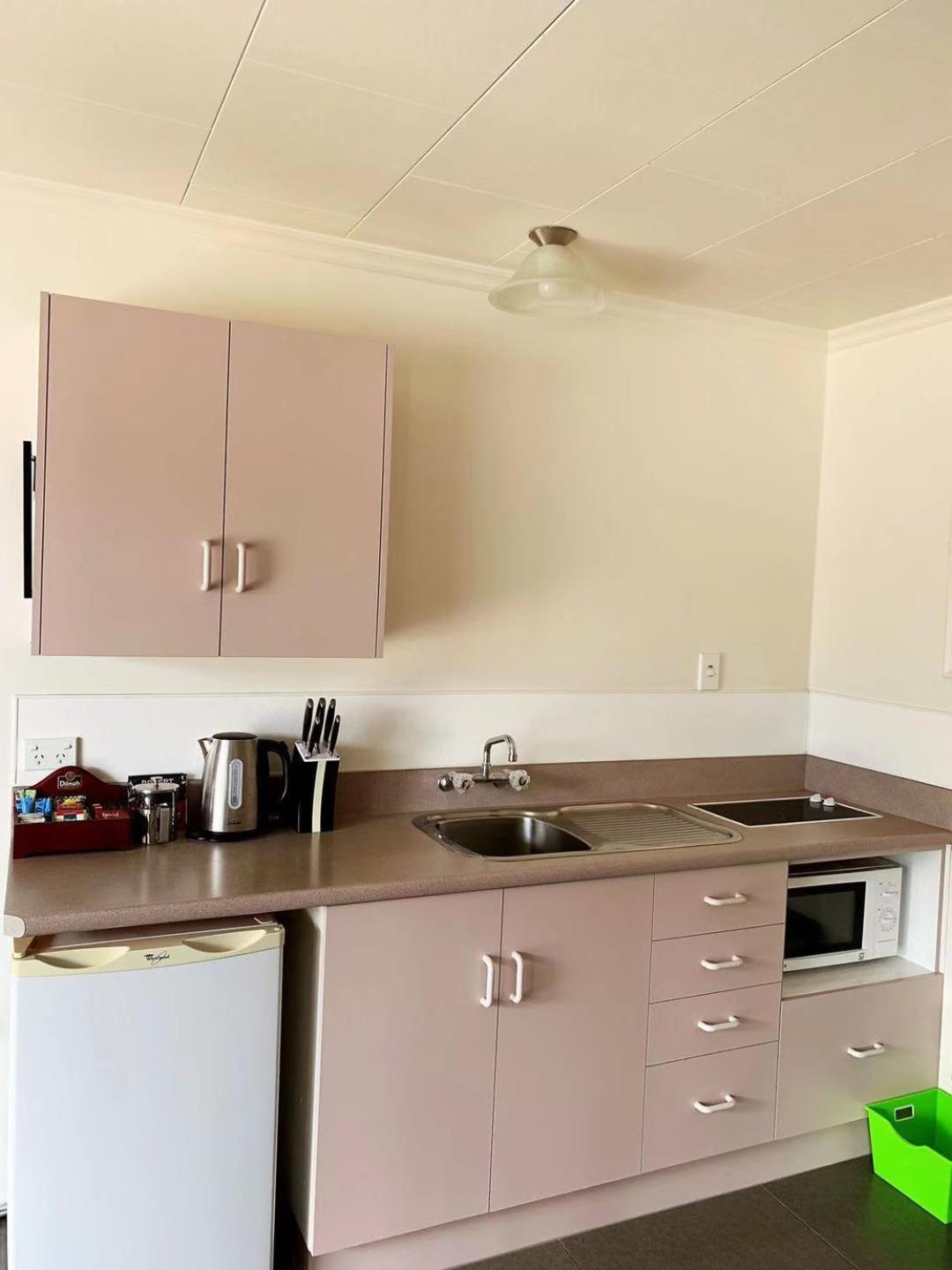 Amber Court Motel Те Анау Екстериор снимка